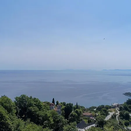 The 4diamonds Áyios Dhimítrios